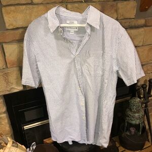 SADDLEBRED SIZE LARGE BLUE AND WHITE STRIPED SHIRT WITH POCKET COMFORT FLEX